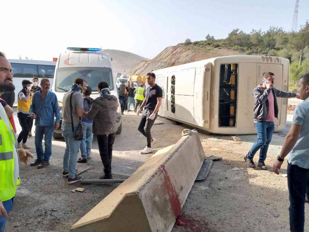 Akkuyu NGS işçilerini taşıyan servis otobüsü devrildi: 11 yaralı
