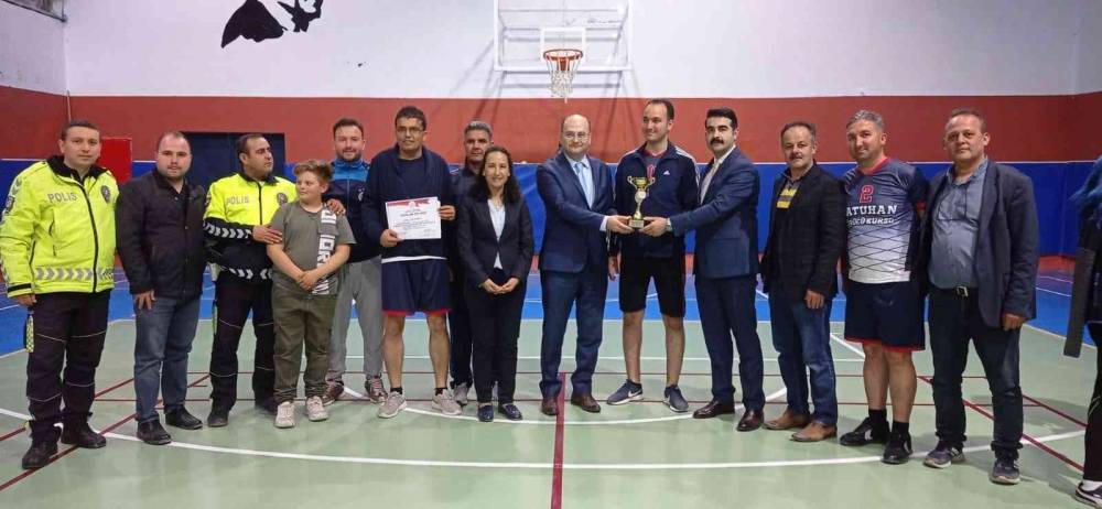 Bozyazı’da kurumlar arası voleybol turnuvası sona erdi
