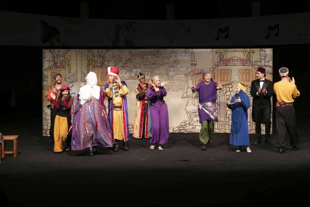 Mersin Büyükşehir Belediyesi, ’Çiğdem Tunç Tiyatrosu’nu ağırladı
