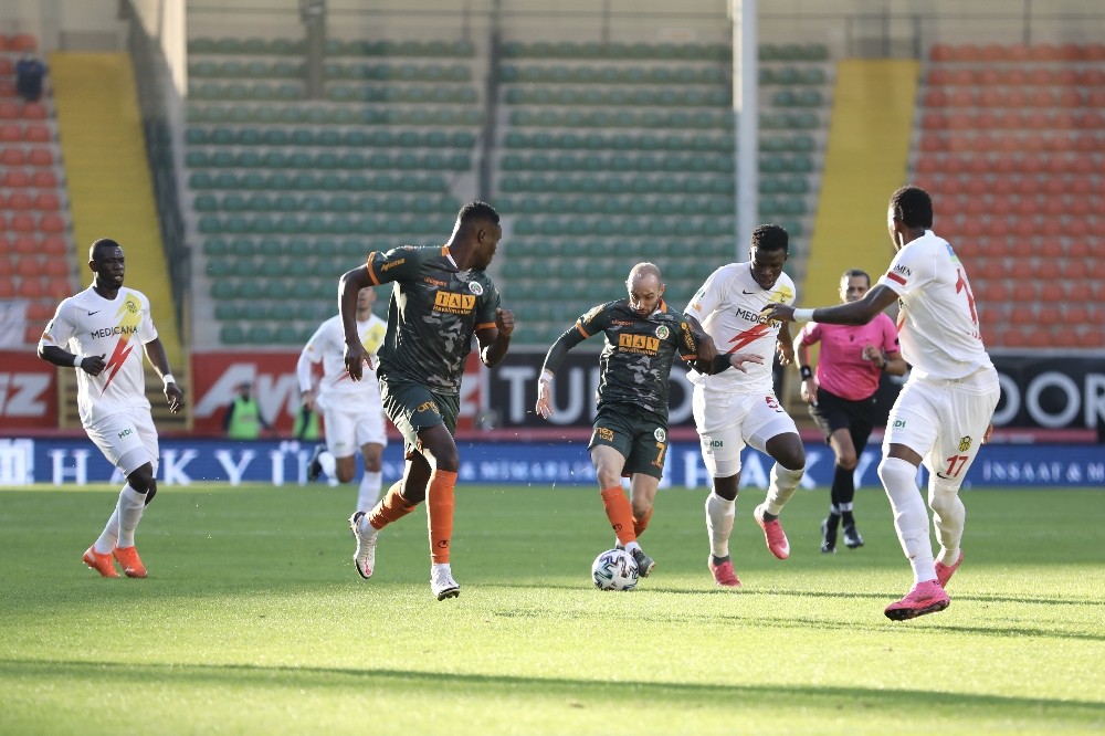 Süper Lig: Aytemiz Alanyaspor: 1 - Yeni Malatyaspor: 0 (İlk yarı)
