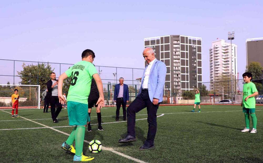 Akdeniz Belediyesi 23 Nisan Futbol Turnuvası başladı
