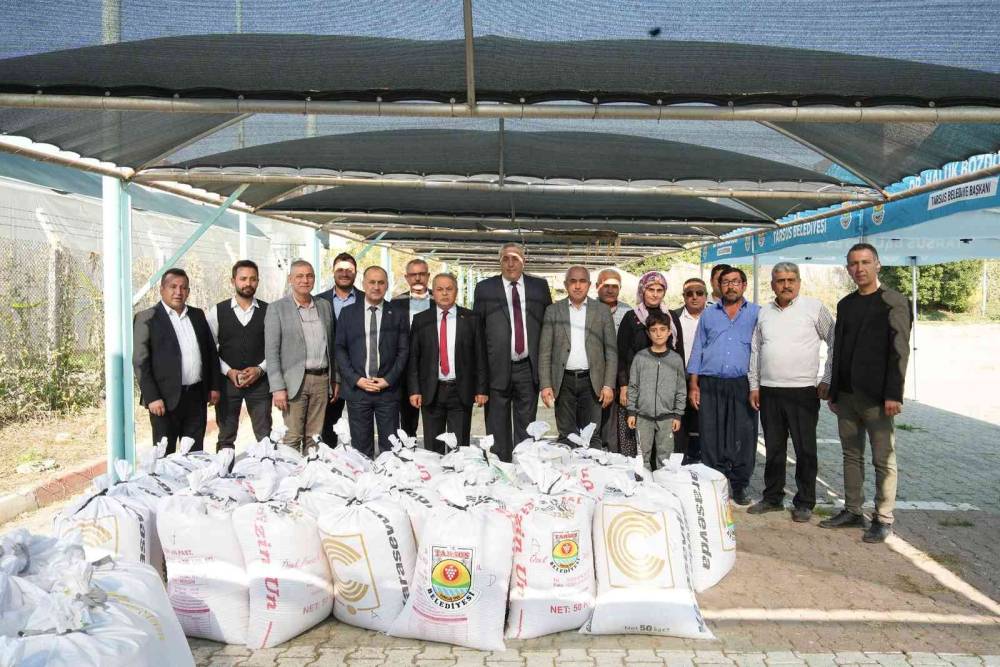 Tarsus Belediyesi çiftçilere ücretsiz ’ata tohumu’ buğday dağıttı
