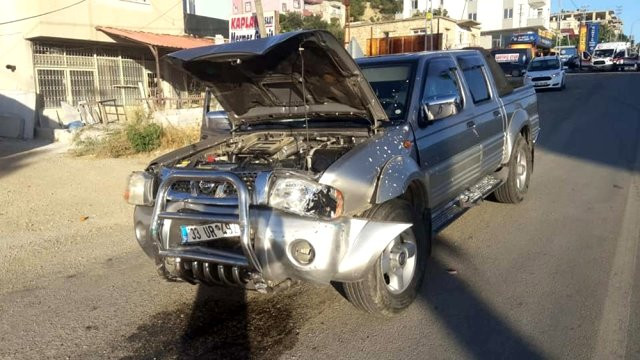 Mersin’de otomobil kamyonetle çarpıştı: 6 yaralı