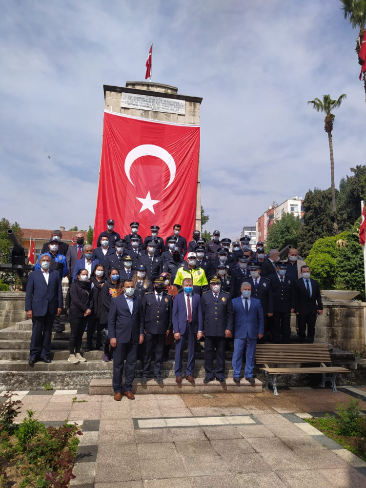 Tarsusta Türk Polis Teşkilatının 176 kuruluş için Şehitlikte Kuran okutuldu