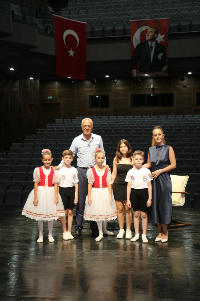 Başkan Tarhan Sanat İyileştirir programına konuk oldu
