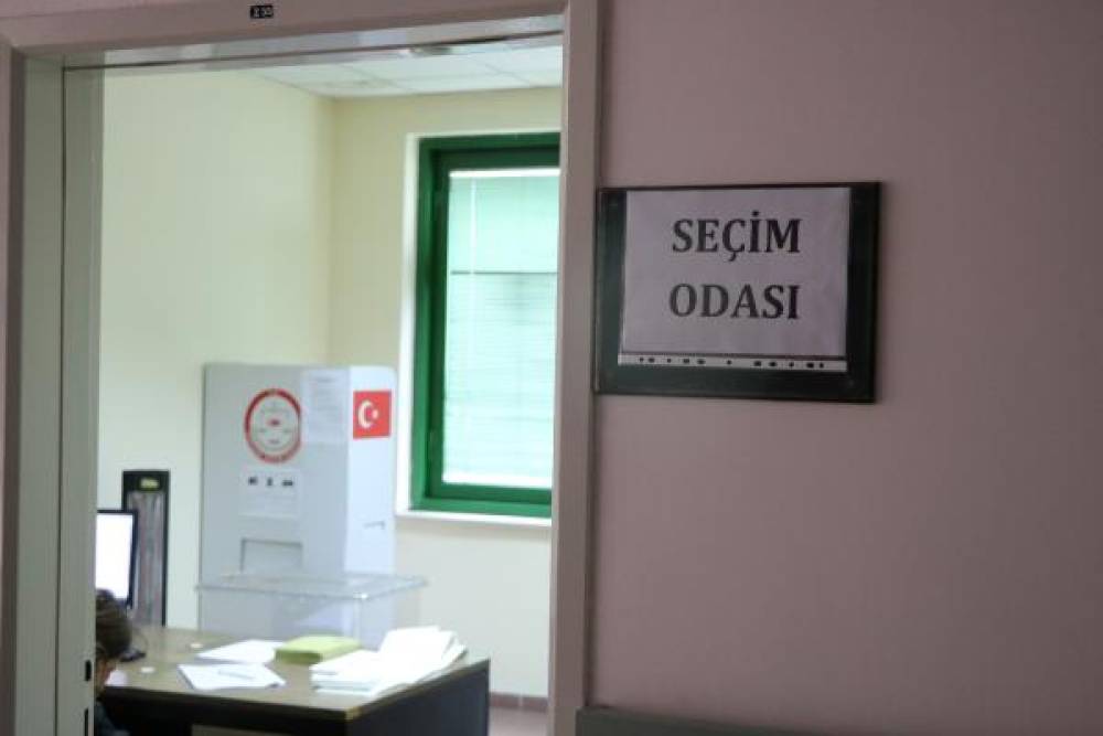 Zonguldak Havalimanı’nda oy kullanma işlemi başladı