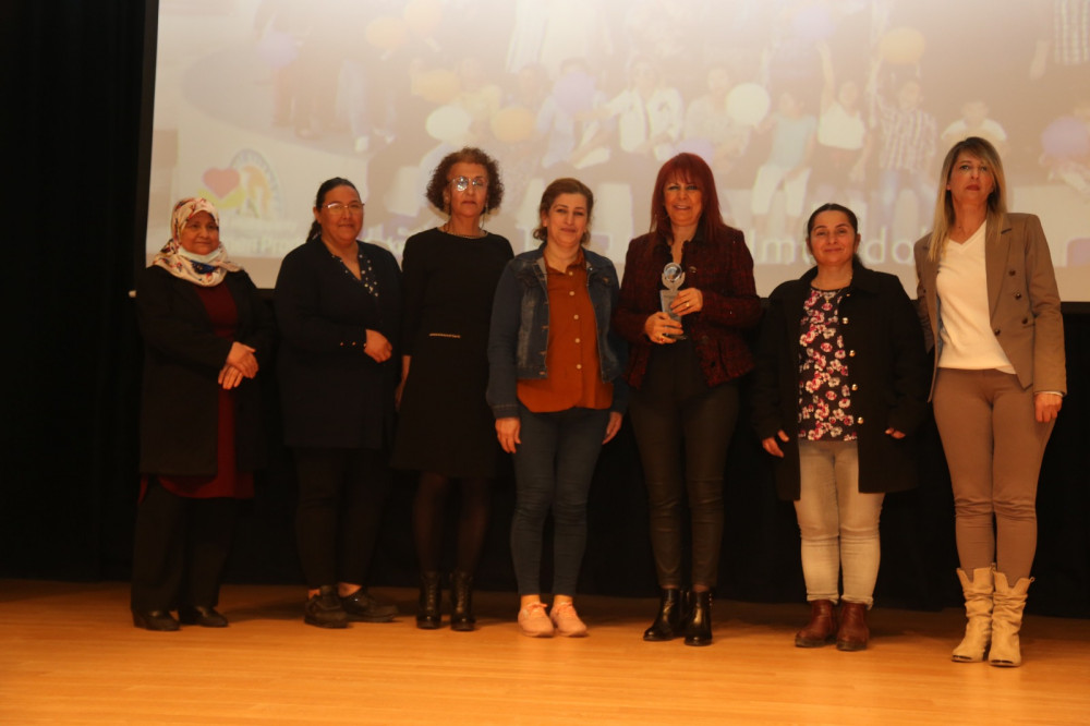Mezitli Belediye Başkanı Tarhana Kadın Dostu Yerel Yönetim Ödülü   