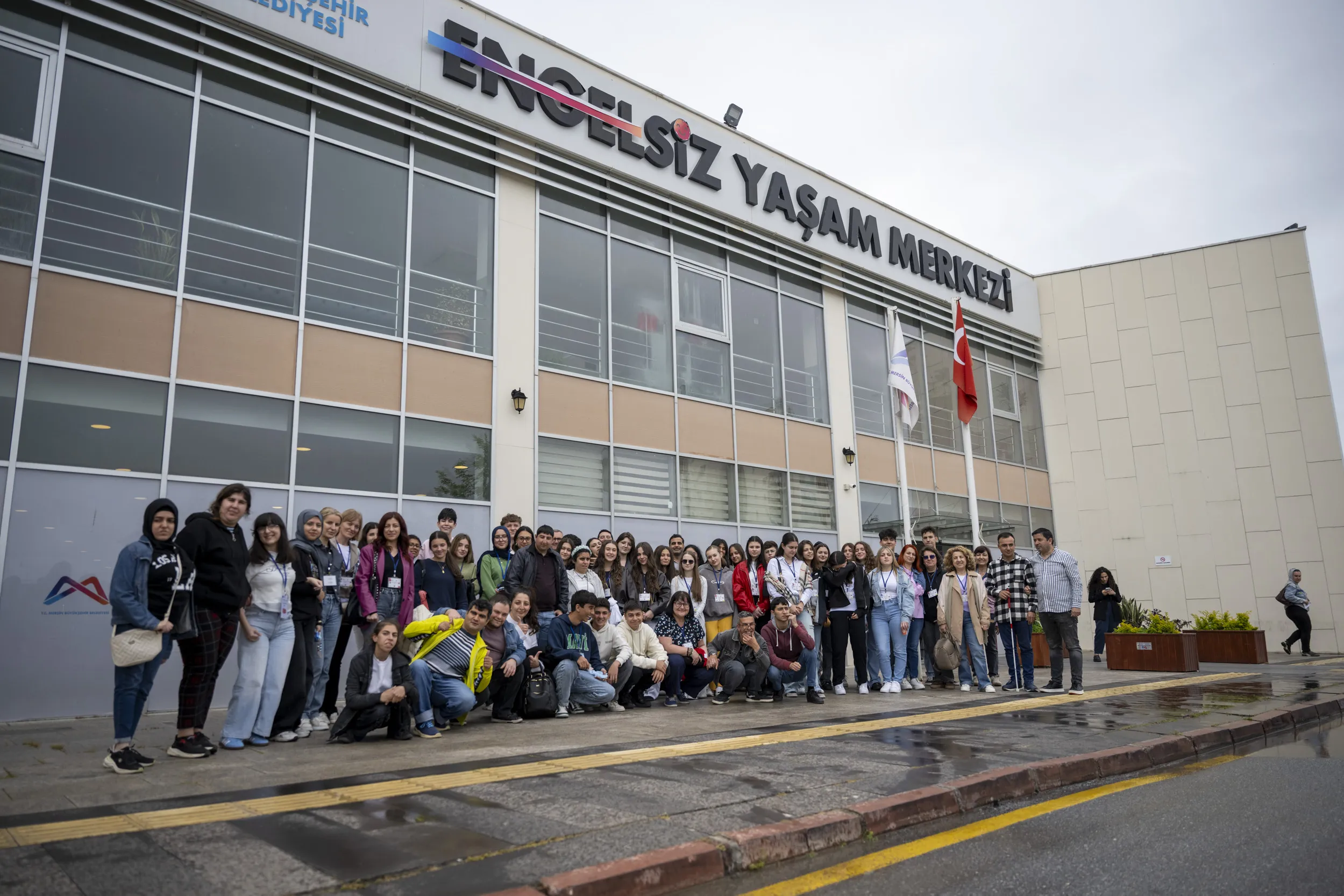 MERSİN BÜYÜKŞEHİR ENGELSİZ YAŞAM MERKEZİ’NDE ÖĞRENCİLER AYRIMCILIĞA KARŞI ORTAK MESAJ VERDİ